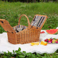 Wicker picnic basket with tableware (accommodating 4 people) and picnic mat, durable handle and insulation compartment, suitable for family camping and outdoor picnic