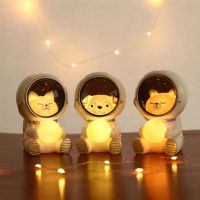 ✐ Pet Astronaut Night Light Adorable Resin Bedside Lamp Creative Galaxy Astronaut LED Lamp USB Charging Birthday Gift for Bedroom