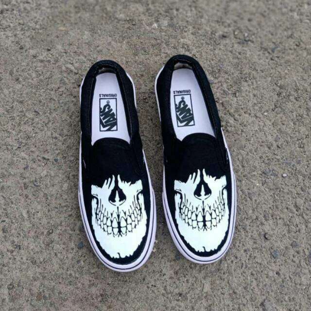 vans-slip-on-misfits-jawbones