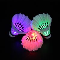 ไฟสปอร์ตแสงไฟ LED ที่มีสีสันแบดมินตันอุปกรณ์ลูกขนไก่ลูกขนไก่สำหรับ1/3/5ชิ้น