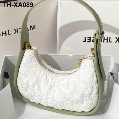 Hot style crescent web celebrity MackJhose chun xia niche design package Korea is a small bag axillary single shoulder bag