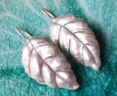 Nice leaf earrings pure silver Thai Karen hill tribe ใบไม้ตำหูเงินกระเหรี่ยงทำจากมือชาวเขางานฝีมือสวยของฝากที่มีคุณค่า