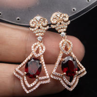 ต่างหูพลอยโกเมน( Garnet) สีแดง ตัวเรือนเงินแท้ 92.5 % ชุบพิ้งโกล์ด ล้อมเพชร CZ พลอยแท้จากจันทบุรี สินค้ามีใบรับประกัน