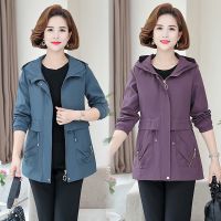 ✴○✓ New mother autumn wear jackets 50 2022 middle-aged coat female temperament in the spring and autumn short brim trench coat