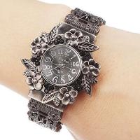 Hot Seller xinhua new ladies retro engraving bracelet watch girls quartz creative womens