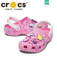 CODรองเท้า Crocs เด็กหญิง Hello Kitty and Friends Clic Clog สำหรับเด็กผู้หญิง น้ำหนักเบา กันลื่น ระบายอากาศ#208025