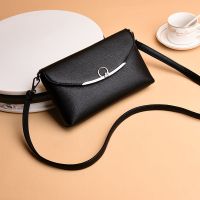 ●♣❖ [red yun bird] one shoulder inclined bag new female soft leather middle-aged lady joker hand package