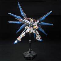 Bandai กล่องของแท้ RG 1/144 ZGMF-X20A โจมตีอิสระกันดั้มอะนิเมะหุ่นยนต์ชุดประกอบโมเดลชิ้นส่วนของเล่นของขวัญสำหรับเด็ก