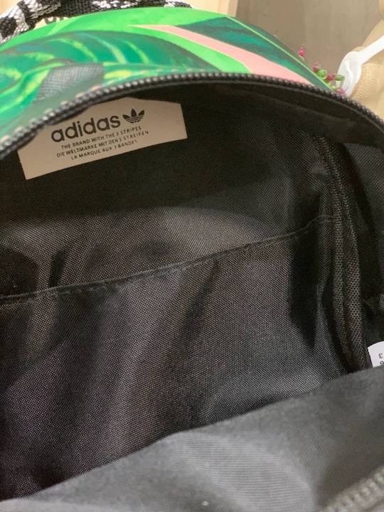 กระเป๋าสะพาย-adidas-authentic-ip-mini-backpack-กระเป๋าที่เปลี่ยนได้ถึง3ลุคช์-ซึ่งเป็นได้ทั้งเป้-สะพาย-ครอสบอดี้-หรือจะถือเก๋สุดๆ-วัสดุหนังpu