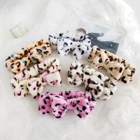 Headband Lembut Motif Macan Tutul Bulu Karang Atasan Silang Ikat Rambut Kont Karet Rambut Elastis untuk Wanita Anak Perempuan Penutup Kepala Turban Wajah Cuci