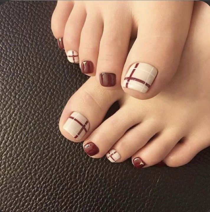 Các mẫu nail chân ĐẸP và cá tính cho bạn gái thêm cool ngầu