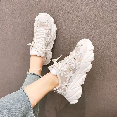 EFFGT ผู้หญิงรองเท้าผ้าใบสีขาวแฟชั่น Rhinestone สุภาพสตรีแพลตฟอร์มรองเท้าฤดูร้อนระบายอากาศดอกไม้ผู้หญิงรองเท้าลำลอง K358