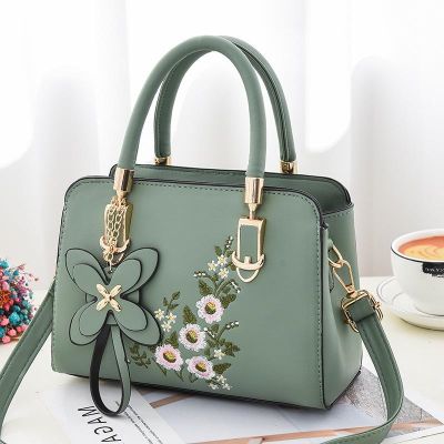 Small pure and fresh art embroidery bread female 2021 new fashion handbags leisure shoulder aslant female bag