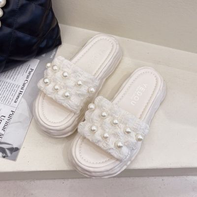 Small fragrance of the flower pearl sponge thick bottom trample shit feeling 2022 summer wear cool slippers web celebrity ins tide shoes