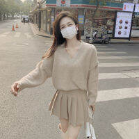 利Sweater. V-neck loose knitted top .Detachable sleeves