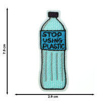 JPatch - (STOP USING PLASTIC) วลี คำคม คำพูด "งดใช้พลาสติก" ขวดน้ำ พลาสติก น้ำดื่ม สีฟ้า ตัวรีดติดเสื้อ อาร์มรีด อาร์มปัก มีกาวในตัว การ์ตูนสุดน่ารัก งาน DIY Embroidered Iron/Sew on Patches