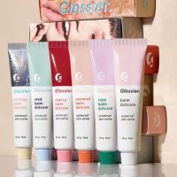 ✨สินค้านำเข้าจากอเมริกา✨ของแท้ 100%✨Glossier Balm Dotcom 0.5 fl oz / 15 ml✨ลิปบาล์ม กลอสสิเย่✨มีกลิ่น Berry/Cherry/Coconut/Mango✨