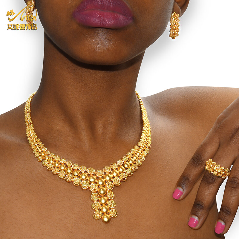 gold set with earrings