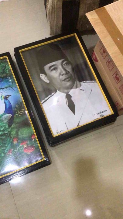 Hiasan Dinding Poster Cetak Gambar Ir Soekarno Plus Bingkai Ukuran 3552 Lazada Indonesia 0369