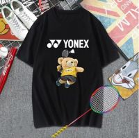 Yonex แห้งเร็วเสื้อแบดมินตันซึมซับเหงื่อได้เสื้อแบดมินตันสบายๆและระบายอากาศได้ดีเสื้อกีฬาผ้าเจอร์ซีย์การแข่งขันกีฬาลายหมีส่วนบุคคลสำหรับเด็กชายและเด็กหญิง