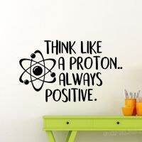 คิดเหมือนโปรตอนเสมอรูปลอกติดผนังเชิงบวกโปสเตอร์วิทยาศาสตร์คำพูดสร้างแรงบันดาลใจการศึกษาโรงเรียนสติ๊กเกอร์ไวนิลงานศิลปะสำหรับตกแต่ง L908