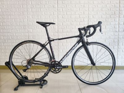 (ผ่อนชำระ 0% 10 เดือน)(ราคาโล๊ะสต็อค!!) จักรยานเสือหมอบ MERIDA SCULTURA 100 2023 สี METALLIC BLACK (SILVER)