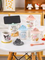 แก้วกาแฟ แก้วชา Sanrio พร้อมส่ง มาใหม่ ฝาน่ารักๆ ออกแบบให้ใช้วางโทรศัพท์ได้ วัสดุเป็นเซรามิคหนา ความจุ 370 ml