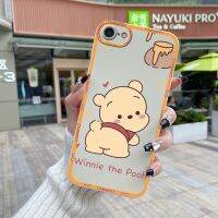 Chenyyka เคสสำหรับ iPhone 6 Plus 6S Plus 7 Plus 8 Plus SE 2 เคสดีไซน์ใหม่บางแฟชั่นการ์ตูนวินนี่เดอะพูห์รูปแบบกันกระแทกขอบสี่เหลี่ยมเคสแบบนิ่มเคสซิลิโคนแบบเต็มเคสกล้อง