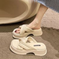 【July】 High-end slippers womens summer fashion 2023 new thick-soled muffin flip flops ins trendy style cool and