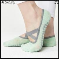 ALENE ตัวยึดเกาะสีทึบแบบไขว้สำหรับเต้นบัลเล่ต์ถุงเท้าโยคะกันลื่นสำหรับผู้หญิงระบายอากาศได้ถุงเท้าพิลาทิส