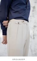 [GROUNDER] BEIGE - JAYSON DOUBLE PLEAT TROUSERS กางเกงขายาว กางเกงสีเบจ ขากระบอกเล็ก ผ้าใส่สบาย เอวปกติ จีบหน้า กระเป๋าหลอก ขอบยื่นติดกระดุม