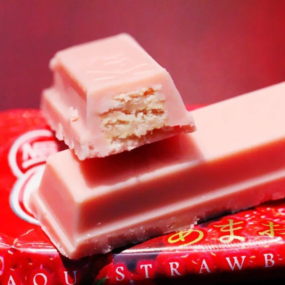 KIT KAT Japanese Mochi & Strawberry Daifuku in White Chocolate