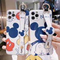 การ์ตูนน่ารัก Disney Mickey Minnie เมาส์พร้อมสายรัดข้อมือสายรัดข้อมือเคสโทรศัพท์สำหรับ iPhone 14 Pro Max 14 Pro 14 Plus กันกระแทก Mickey Minnie Soft โทรศัพท์มือถือฝาหลังสำหรับ iPhone 13 Pro Max เคสโทรศัพท์สำหรับ12 11 XR เคสป้องกัน XS X 8 7 Plus