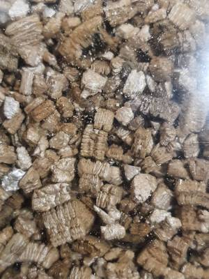 เวอร์มิคูไลท์ (Vermiculite) 300 g