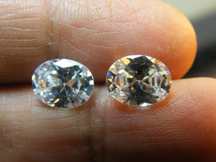 เพชรรัสเซีย-cubic-zirconia-สีขาว-white-รูปไข่-oval-8x6-mm-gemstone