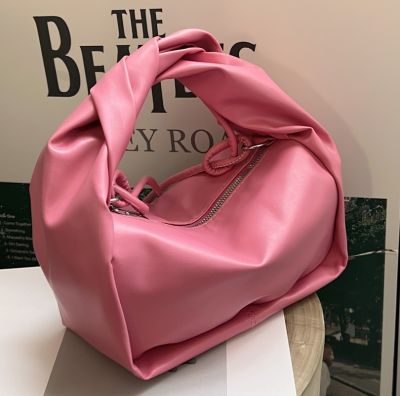 High quality bag female summer 2022 the new tide fashion niche chain inclined shoulder bag fold hand pillow bag