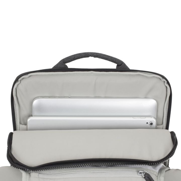 rivacase-กระเป๋าเป้สะพายใส่โน้ตบุ๊ค-macbook-สีดำ-8861