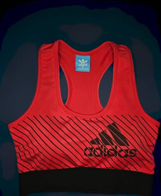 ลดแรง!! สปอร์ตบราสำหรับออกกำลังกาย Adidas  Size M สีแดง