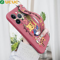 UCUC (พร้อมสายรัดข้อมือ) เคสใส่โทรศัพท์สำหรับ iPhone 13 Pro Max 13 Mini iPhone 14 Pro Max iPhone 14 Plus IPhone14 + เคสการ์ตูน Pooh Square Edge Liquid ซิลิโคนคลุมทั้งหมดกล้องกันกระแทกเคสป้องกัน