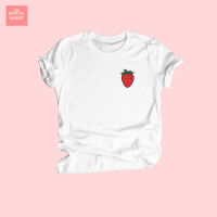 เสื้อยืดลาย สตรอเบอรี่ Strawberry พิมพ์อกซ้าย เสื้อลายผลไม้ เสื้อยืดน่ารัก ไซส์ S - XXL