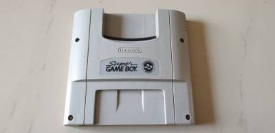 ตลับเกมส์ SUPER GAMEBOY ใช้สำหรับต่อตลับเกมส์บอยให้มาใข้กับเครื่อง Super Famicom ได้ครับ