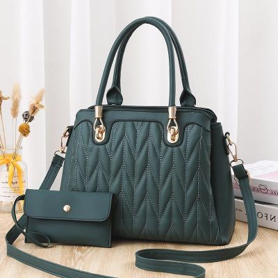 Lash package as the new summer 2021 embroider line ling from ms fashion handbag large capacity one shoulder inclined shoulder bag