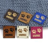 20pcs Leather Tags Cat Paw Handmade Label on Hats Knitted Footprint Hand Made Tags for Clothes Sewing Accessories 25mm Stickers Labels