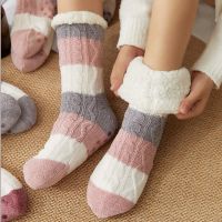 （A Beautiful） ถุงเท้าผ้าฝ้ายฤดูหนาวบวก ThickenStripes ผู้หญิงถุงเท้ากลาง CalfWarm ถุงน่อง XmasHome FloorSocks