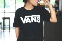 เสื้อยืดแฟชั่นผู้หญิง ผู้ชาย VANS tshirt สีดำ