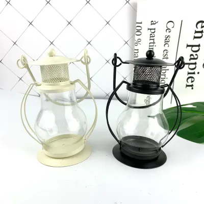 Timeless Wrought Iron Candle Centerpiece Old-fashioned Candle Holder Statue Classic Kerosene Lamp Candle Rustic Home Decoration Lantern Antique-style Small Lantern