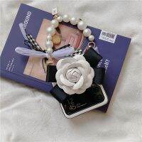 เคสโทรศัพท์หนังหรูหรา Camellia สำหรับ Samsung Galaxy Z Flip 5 4 3พร้อมสายรัดข้อมือไข่มุกสวยหรูแบบพกพาสำหรับสุภาพสตรี