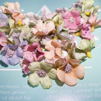 [AYIQ Flower Shop] 150ชิ้นหัวดอกเดซี่หลากสีผ้าไหมเทียมดอกไม้ขนาดเล็กสำหรับของตกแต่งงานแต่งงานในบ้านอัลบั้มพวงมาลัย