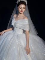 One-shoulder main wedding dress bride 2023 new big trailing female heavy industry light luxury starry sky v-neck French go-out yarn