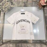 2023 NEWGivenchy ชายหญิงฤดูร้อนสไตล์ใหม่พิมพ์ผ้าฝ้ายระบายอากาศแฟชั่น Pioneer เสื้อยืดแขนสั้น Top Street สวม Ins 5PZO